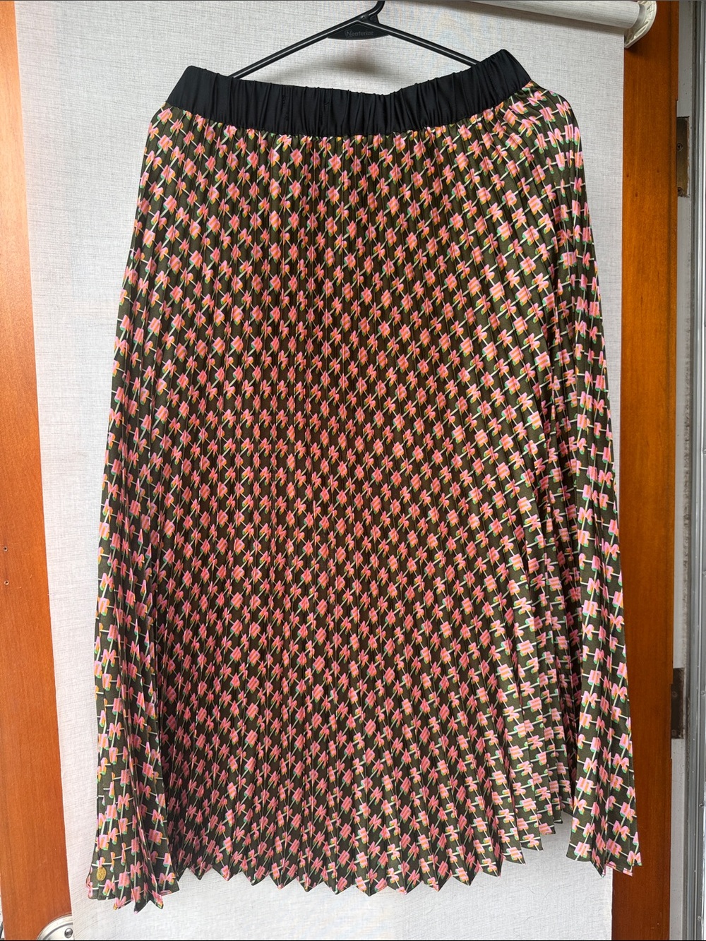 Scotch & Soda Pleated Midi Skirt in Green and Pink Print Size S